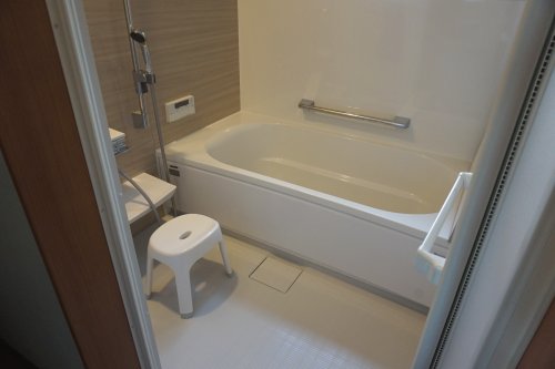 システムバスにおける風呂フタの使用例
